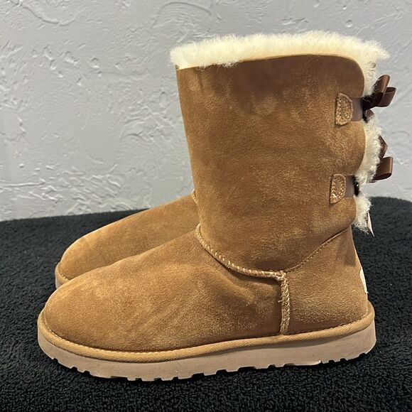 🔥🔥 UGG Australia Bailey Bow II Chestnut Suede Winter Boot US Women Sz 8 - EUC - Picture 2 of 10